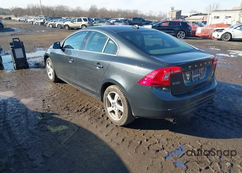 2013 Volvo S60 T5/T5 Platinum/T5 Premier/T5 Premier Plus z USA, uszkodzony, nr VIN YV1612FH5D2188633